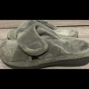 VIONIC Relax Comfort Slippers. Orthaheel Orthotic. Light Gray. W6